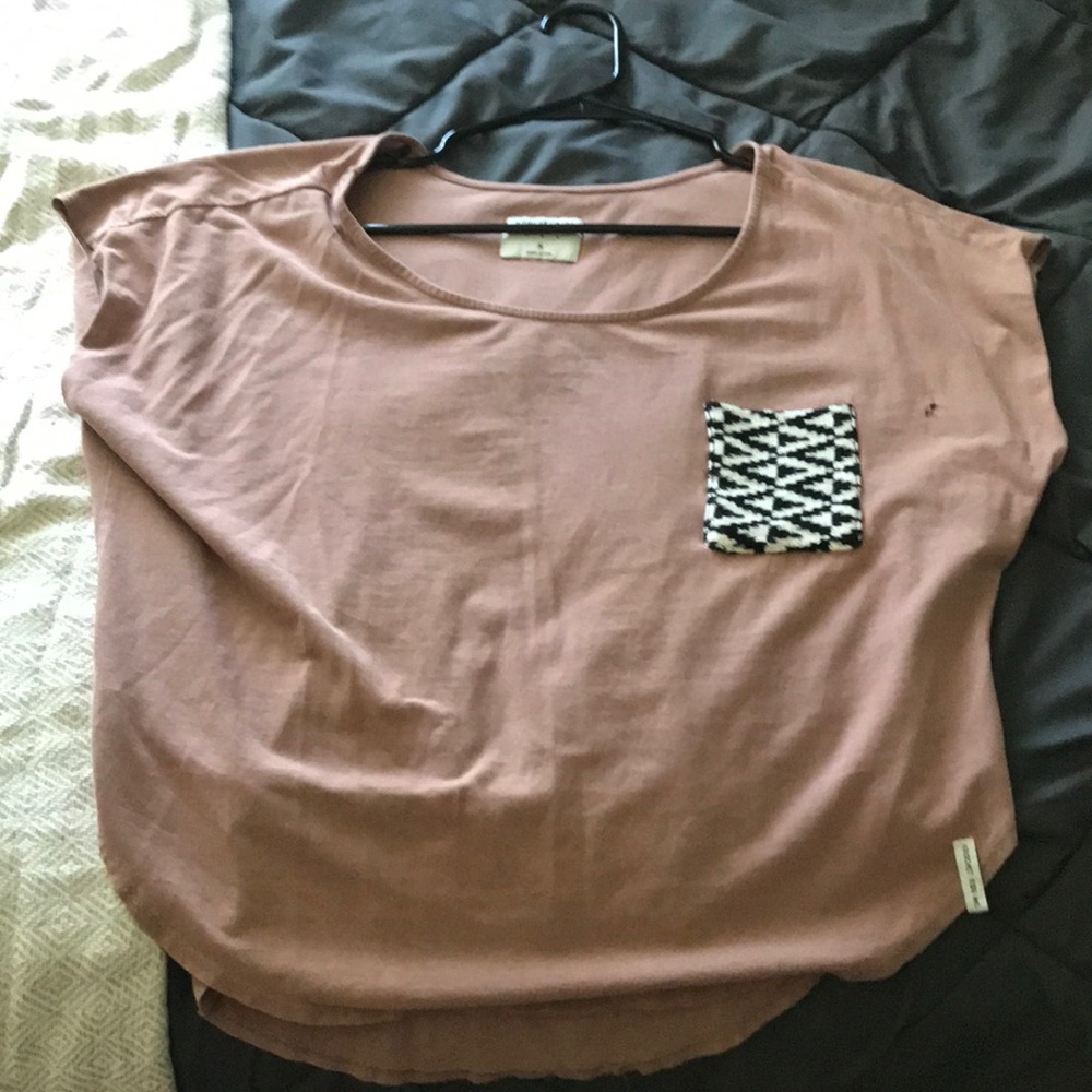 Loose beige tee with pocket